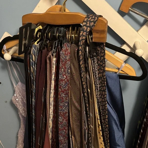 Elegant Men's Tie Collection - Picture 3 of 4